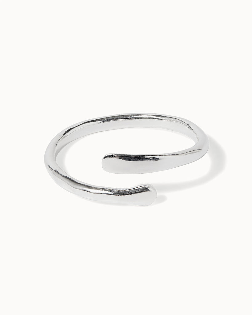 Sculptural adjustable ring in sterling silver with hammered finish handcrafted in London by Maya Magal London