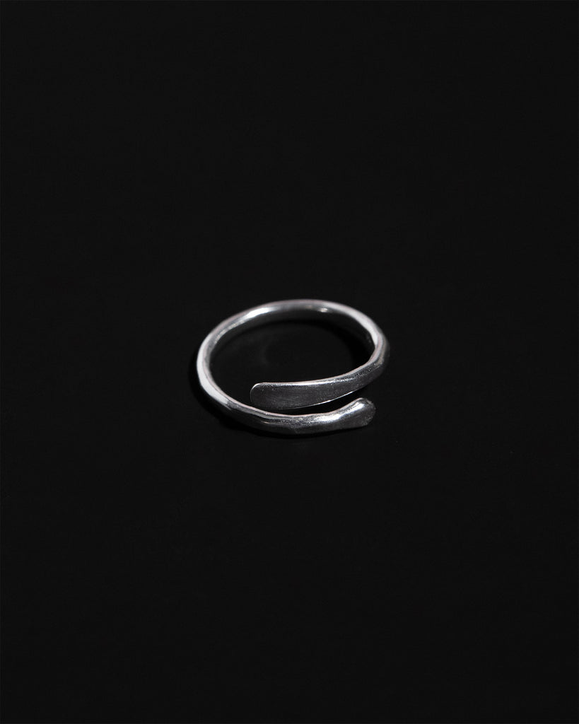 Sculptural adjustable ring in sterling silver with hammered finish handcrafted in London by Maya Magal London